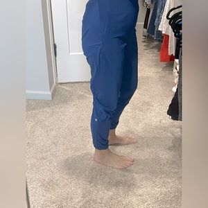 Lululemon women’s size 6 joggers